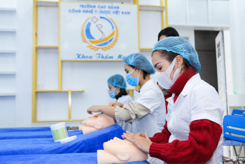 Ưu và nhược điểm khi học ngành Cao đẳng Chăm sóc sắc đẹp